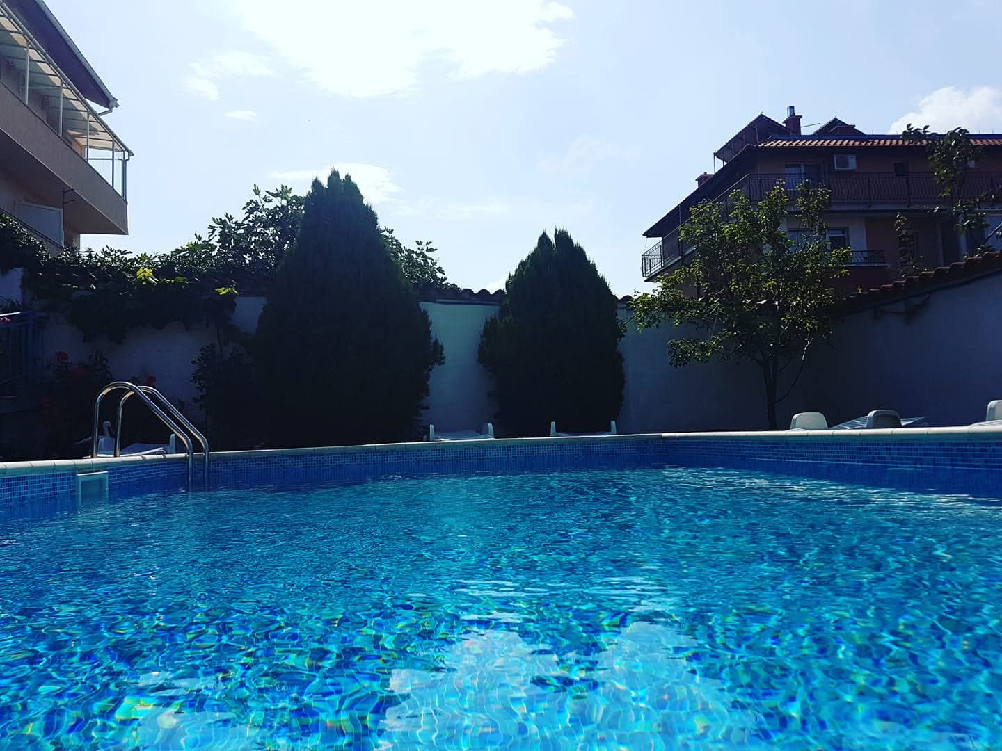 Нощна атмосфера в хотел „Брилянтин“